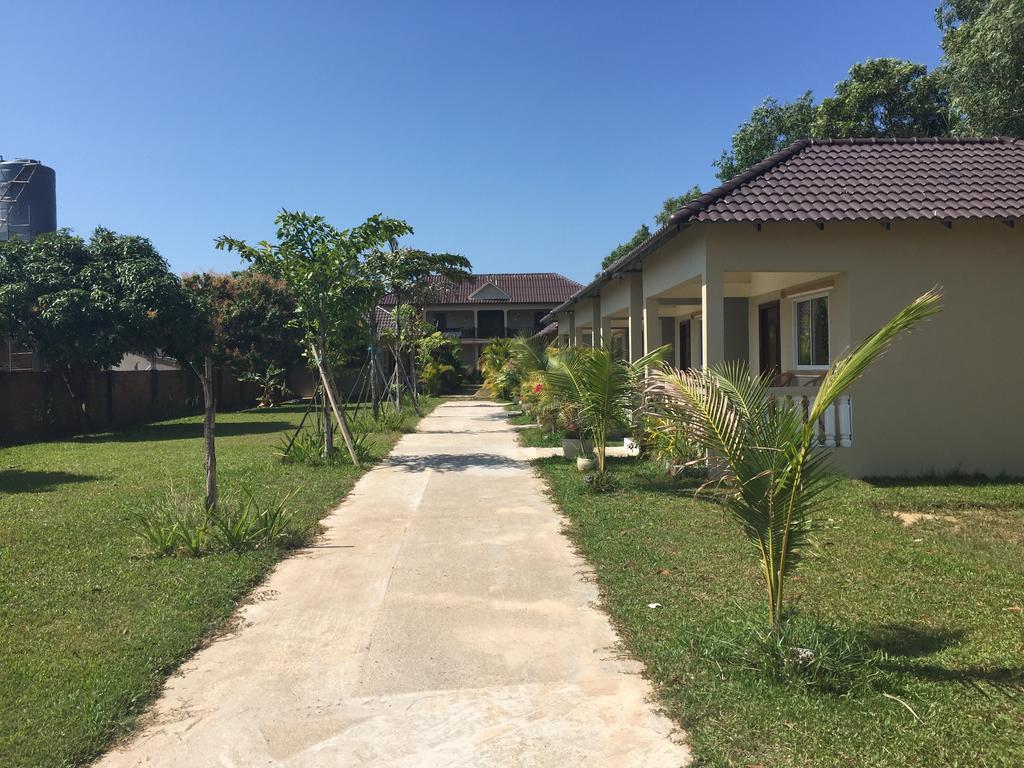 The Moonflower Bungalow Hotel Sihanoukville Eksteriør billede