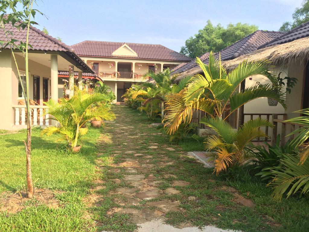 The Moonflower Bungalow Hotel Sihanoukville Eksteriør billede