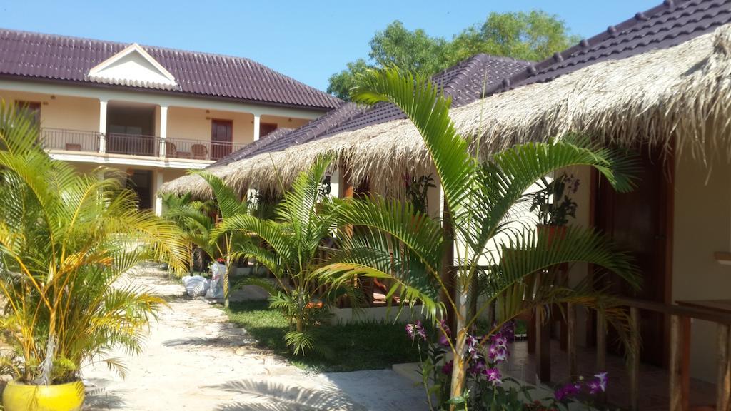 The Moonflower Bungalow Hotel Sihanoukville Eksteriør billede