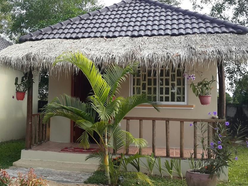 The Moonflower Bungalow Hotel Sihanoukville Eksteriør billede