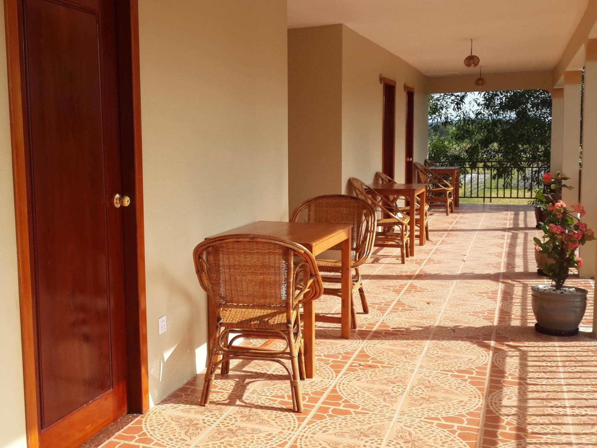 The Moonflower Bungalow Hotel Sihanoukville Eksteriør billede